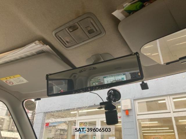 Daihatsu TANTO 2010-05 7620721-27