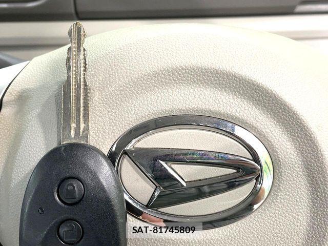 Daihatsu TANTO 2018-01 7879871-5