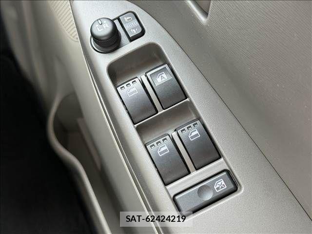 Daihatsu TANTO 2017-04 7879874-26