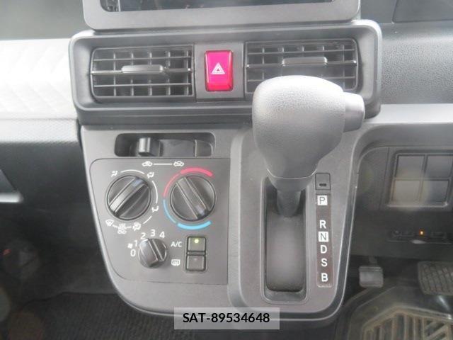 Daihatsu TANTO 2022-10 8038649-9