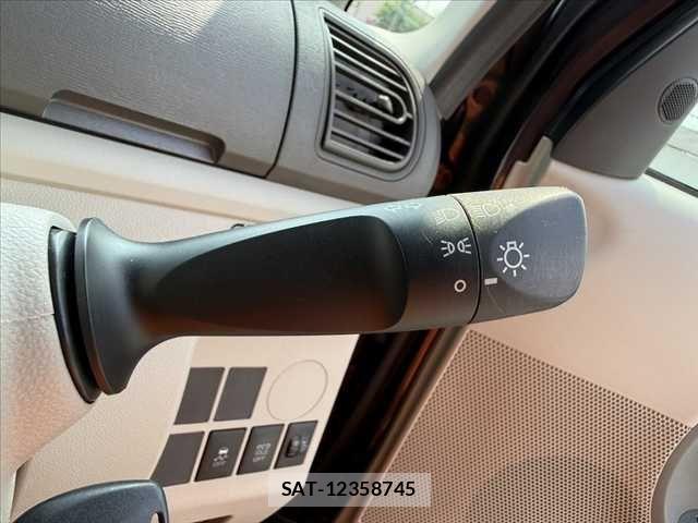 Daihatsu TANTO 2016-09 8075854-26