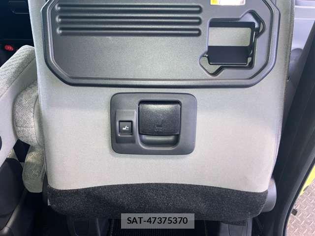 Daihatsu TANTO 2020-02 8102215-6