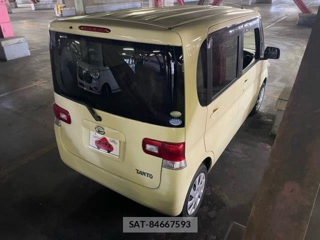 Daihatsu TANTO 2011-12 8102221-2