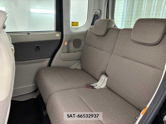 Daihatsu TANTO 2018-01 8132617-18