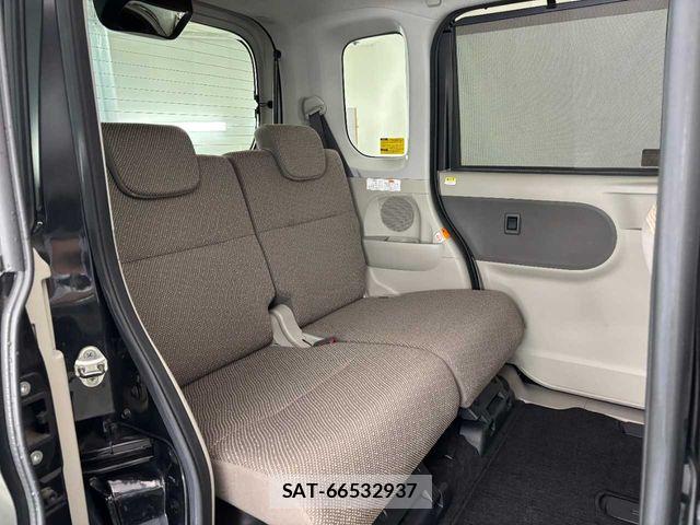 Daihatsu TANTO 2018-01 8132617-19