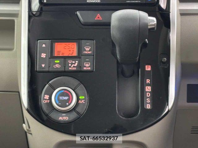 Daihatsu TANTO 2018-01 8132617-8