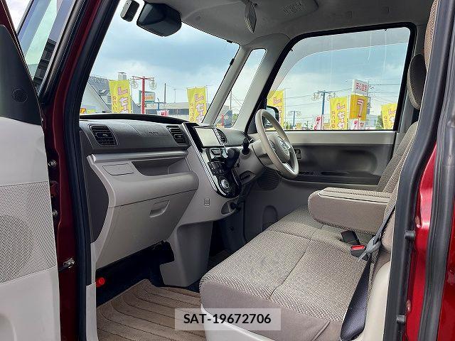 Daihatsu TANTO 2017-03 8210577-18