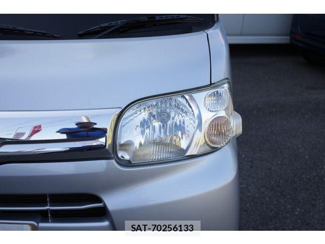 Daihatsu TANTO 2013-04 8210590-9