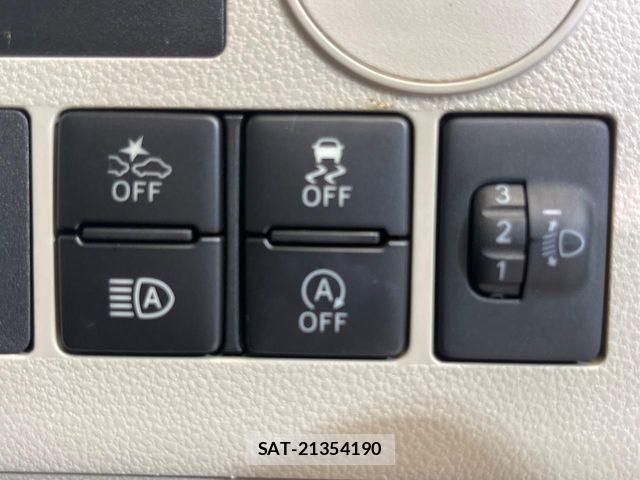 Daihatsu TANTO 2018-02 8210584-5