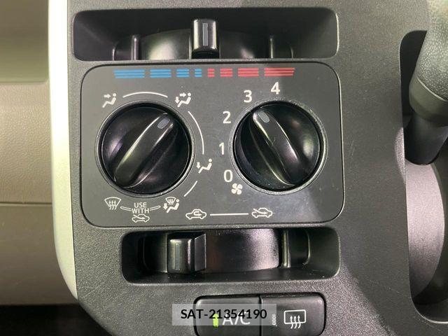Daihatsu TANTO 2018-02 8210584-7