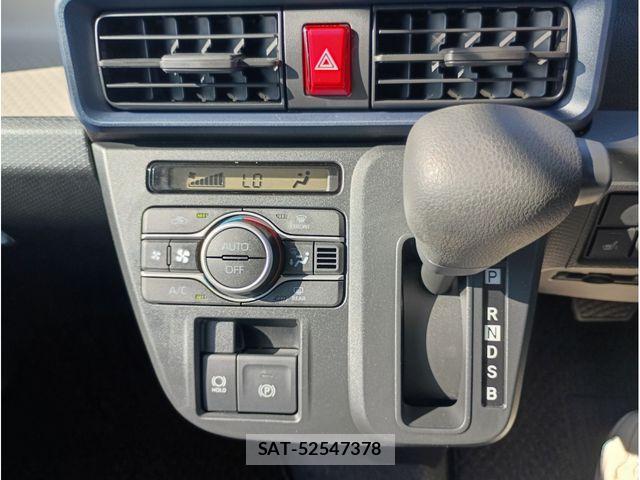 Daihatsu TANTO 2026-03 8210564-5