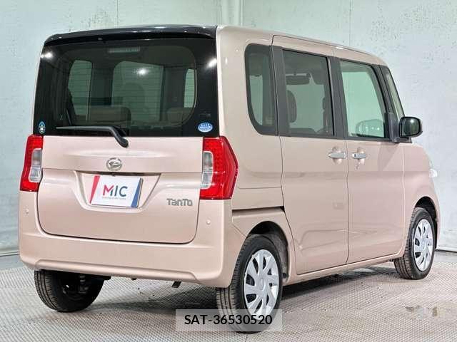 Daihatsu TANTO 2015-12 8210586-4