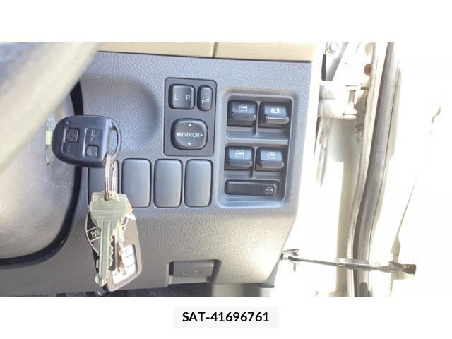 Daihatsu TANTO 2005-06 8232059-15