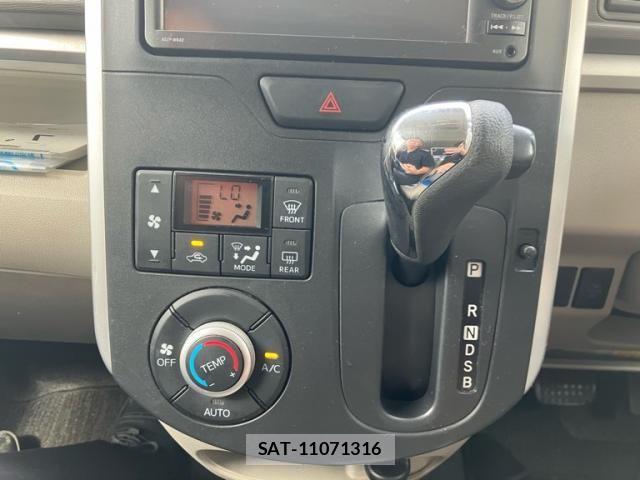 Daihatsu TANTO 2014-07 8317521-22