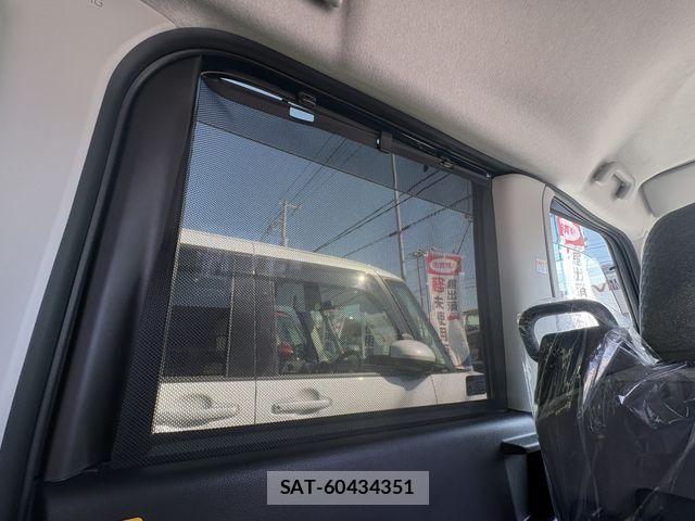 Daihatsu TANTO 2025-08 8317505-17