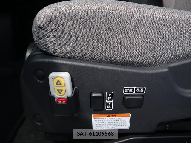 Daihatsu TANTO 2024-11 8338131-2