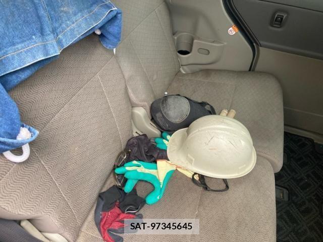 Daihatsu TANTO 2011-09 8415365-12