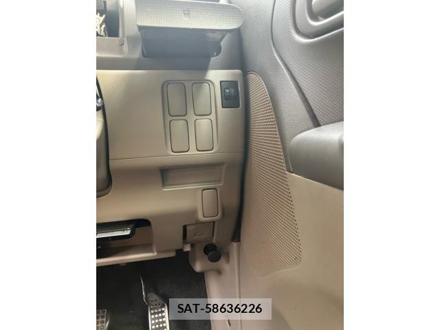 Daihatsu TANTO 2011-08 8563750-9