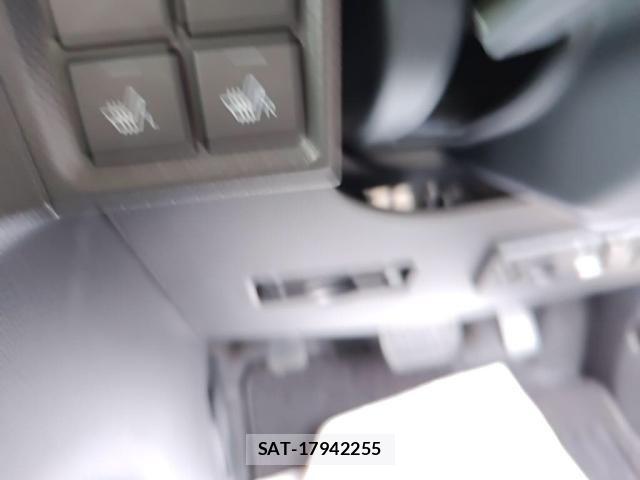 Daihatsu TANTO 2021-12 8686734-17