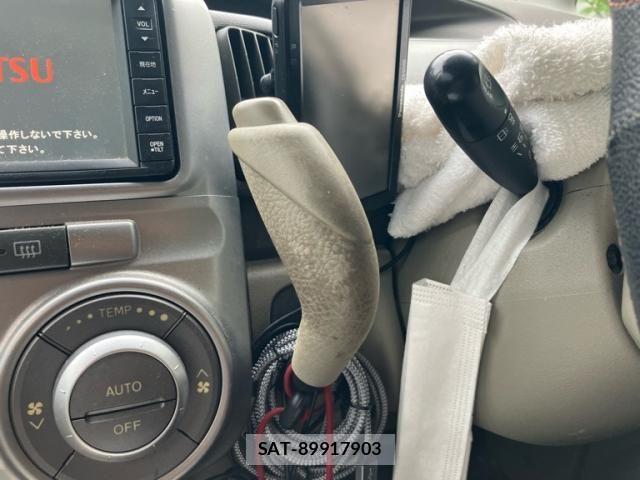 Daihatsu TANTO 2011-12 8744047-19