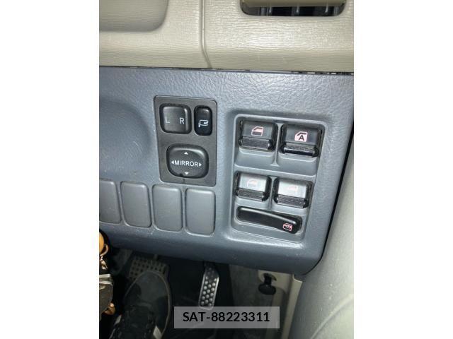 Daihatsu TANTO 2005-04 8782299-23