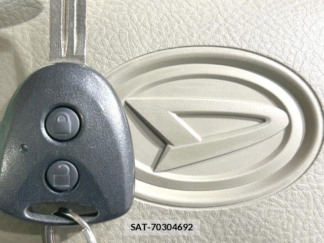 Daihatsu TANTO 2012-03 8831972-4