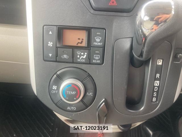 Daihatsu TANTO 2013-11 8831973-18