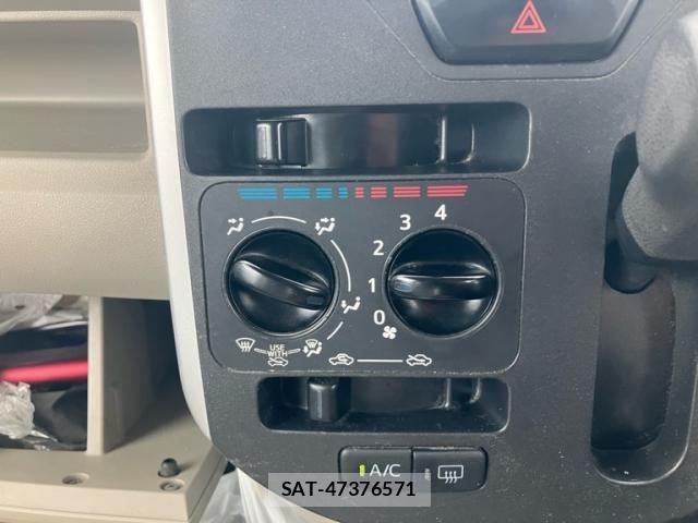 Daihatsu TANTO 2015-09 8882514-21
