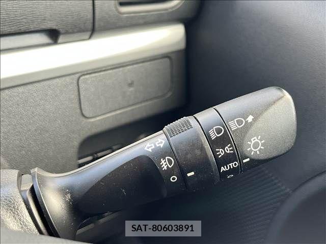 Daihatsu TANTO 2018-03 8882500-25