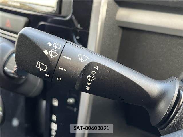 Daihatsu TANTO 2018-03 8882500-28