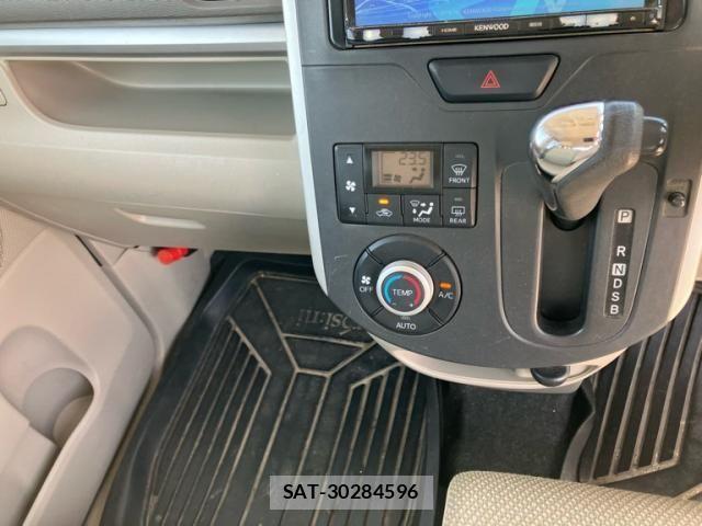 Daihatsu TANTO 2014-08 8882513-17