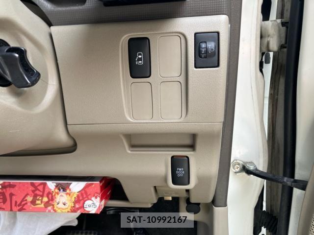 Daihatsu TANTO 2010-02 8882520-13