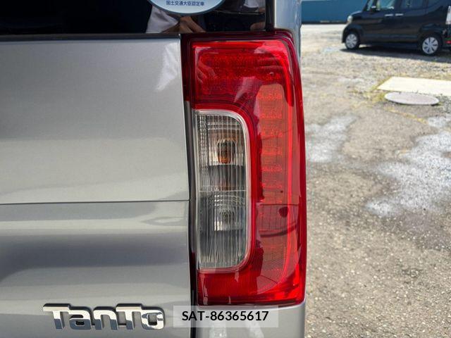 Daihatsu TANTO 2014-08 8884454-12