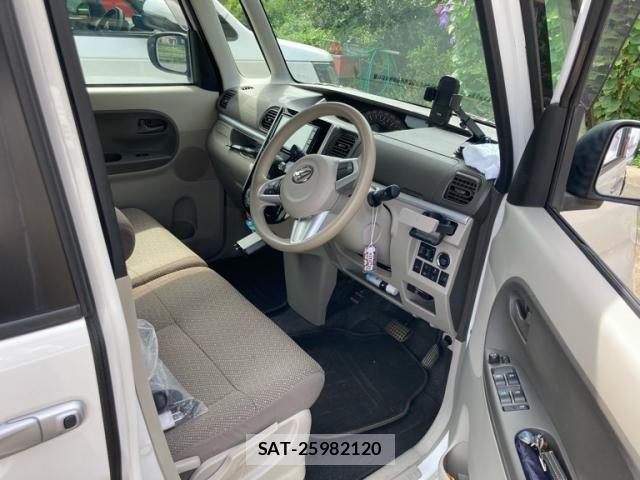 Daihatsu TANTO 2018-04 8884452-11