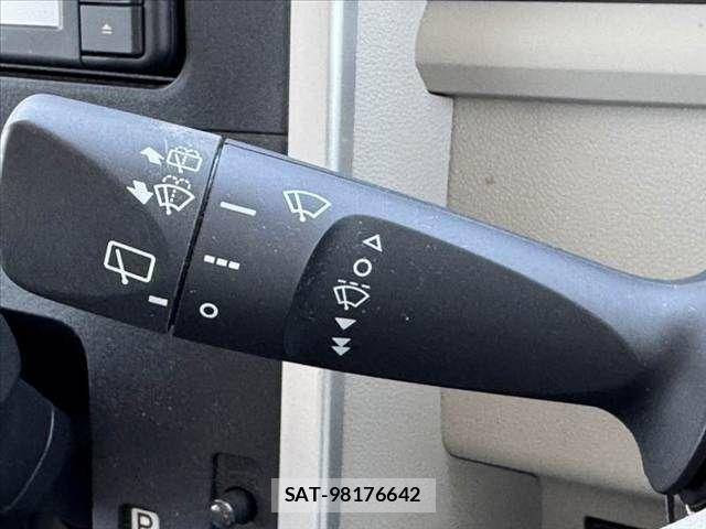 Daihatsu TANTO 2019-02 6998718-24
