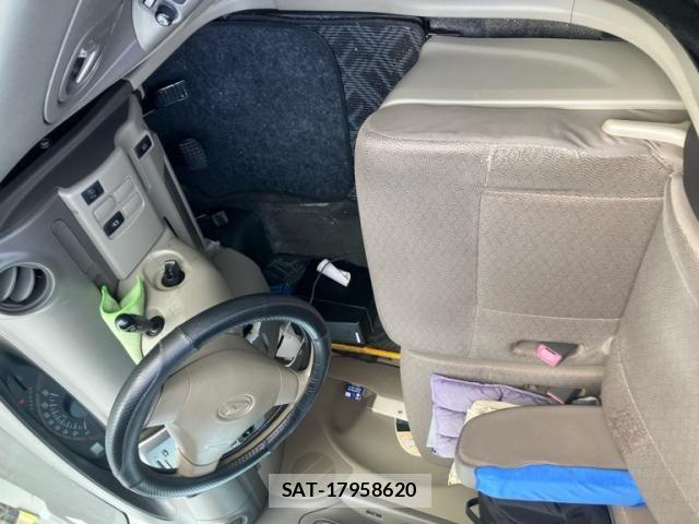 Daihatsu TANTO 2010-11 7273098-12