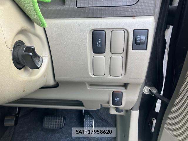 Daihatsu TANTO 2010-11 7273098-15