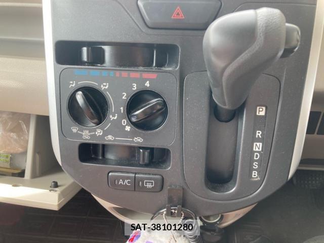 Daihatsu TANTO 2014-01 7360119-18