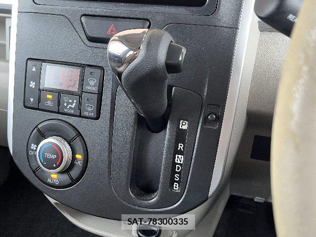 Daihatsu TANTO 2014-08 8075869-19