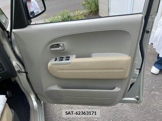 Daihatsu TANTO 2006-01 8232066-17
