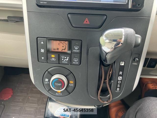 Daihatsu TANTO 2013-12 8317532-18