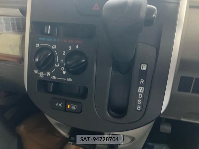 Daihatsu TANTO 2014-04 8746269-19