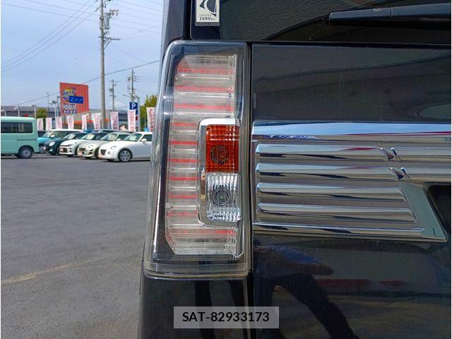 Daihatsu TANTO CUSTOM 2017-03 8210632-24
