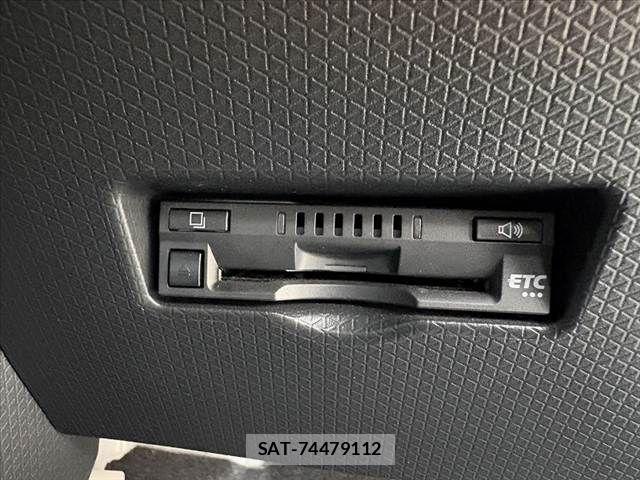 Daihatsu TANTO CUSTOM 2023-11 8831979-6