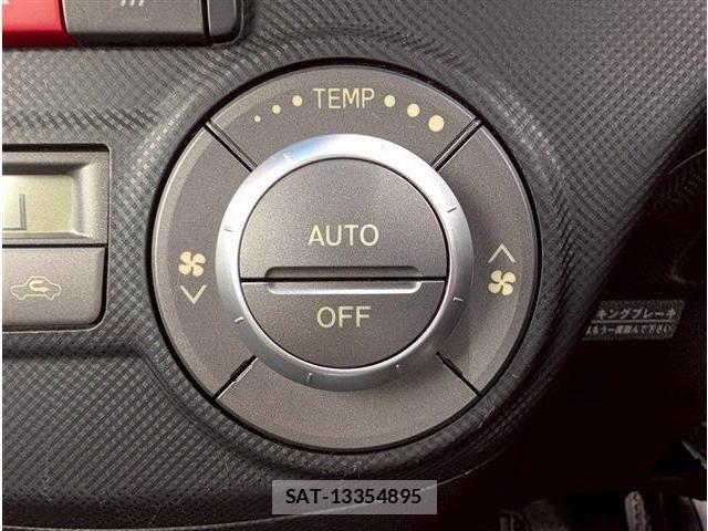 Daihatsu TANTO EXE 2013-05 7330628-29