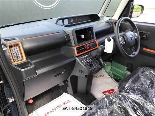 Daihatsu Tanto Fun Cross 2025-10 1476104-24
