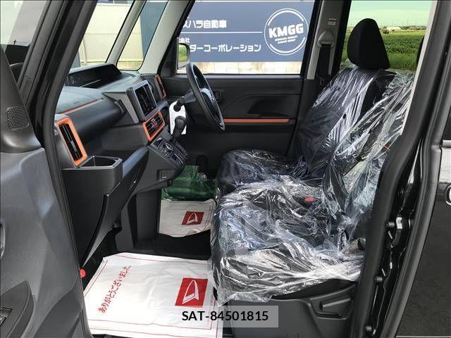 Daihatsu Tanto Fun Cross 2025-10 1476104-25