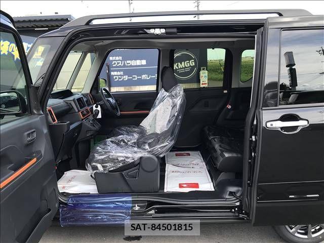 Daihatsu Tanto Fun Cross 2025-10 1476104-26