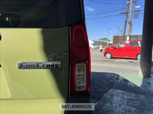 Daihatsu Tanto Fun Cross 2025-04 1829666-9