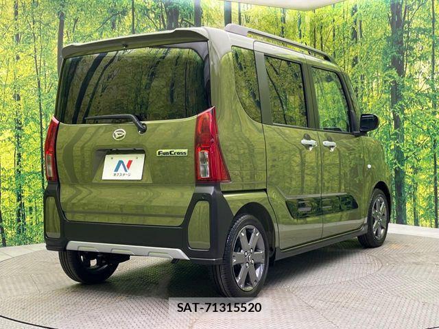 Daihatsu Tanto Fun Cross 2023-01 3068725-17
